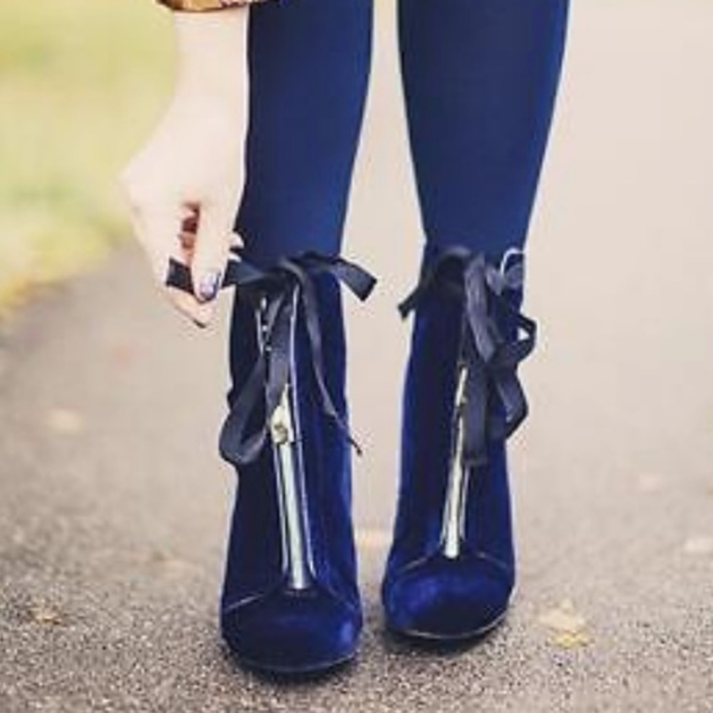 Blue Velvet Zara Booties w/ Gold Zip & Bow sz: 7.5